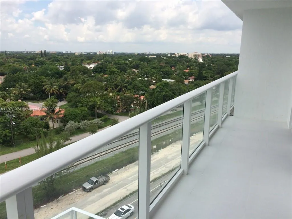 4250 Biscayne Blvd, #915