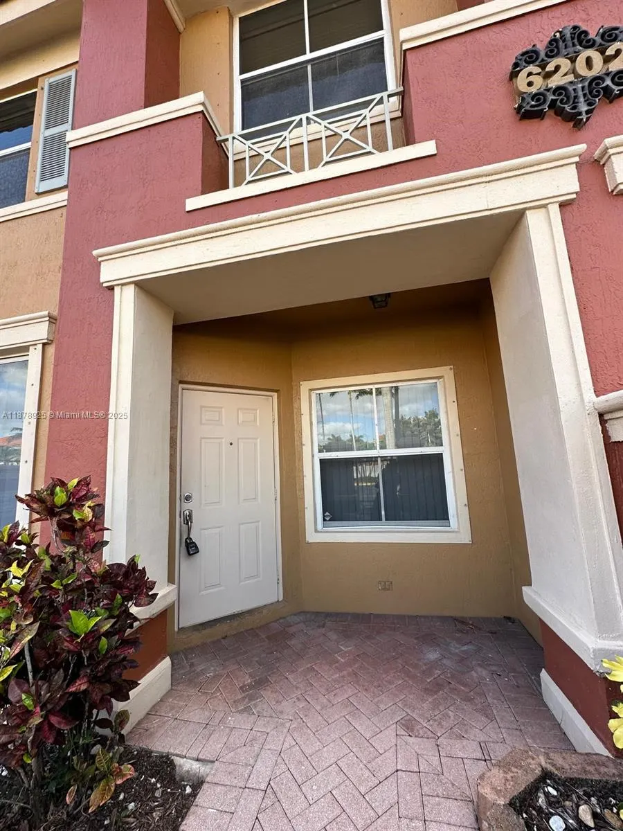6202 NW 115th Pl, #327