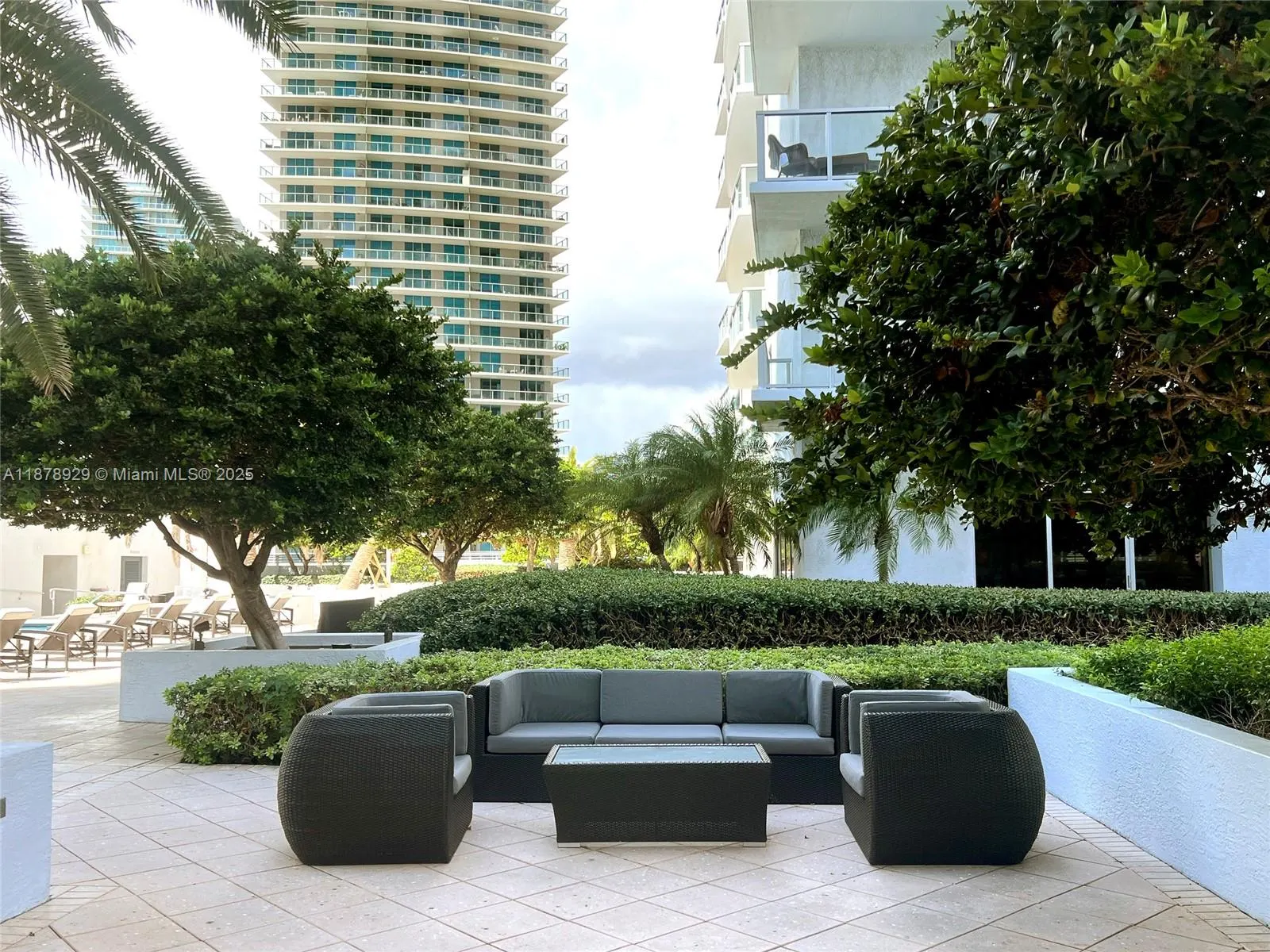 1060 Brickell Ave, #1015