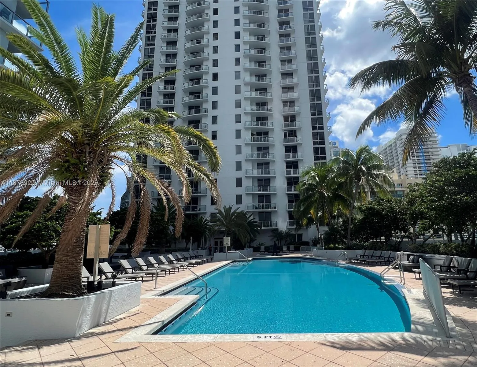 1060 Brickell Ave, #1015