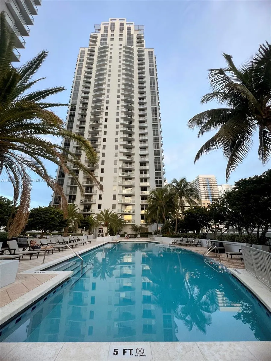 1060 Brickell Ave, #1015