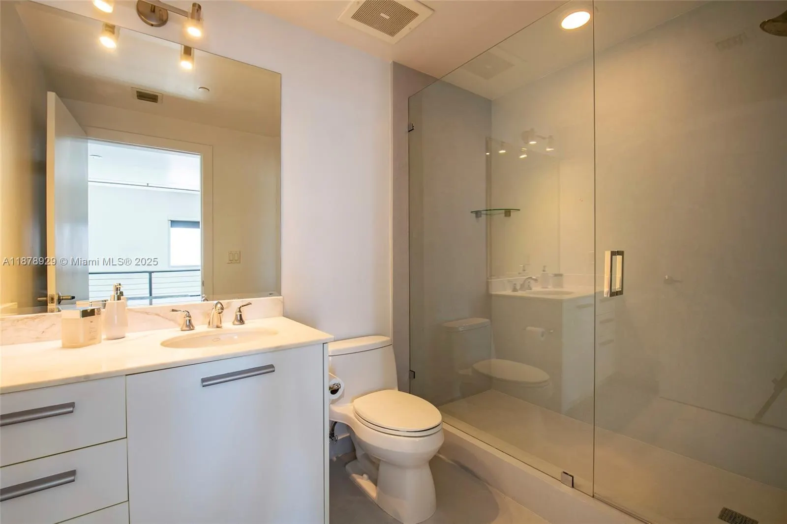 1060 Brickell Ave, #1015