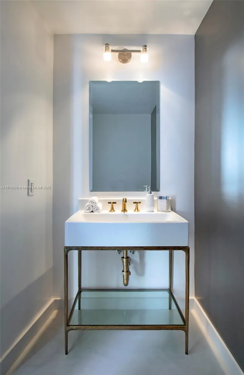 1060 Brickell Ave, #1015
