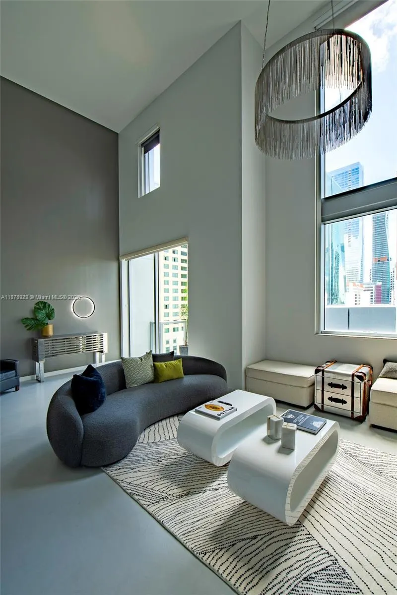 1060 Brickell Ave, #1015