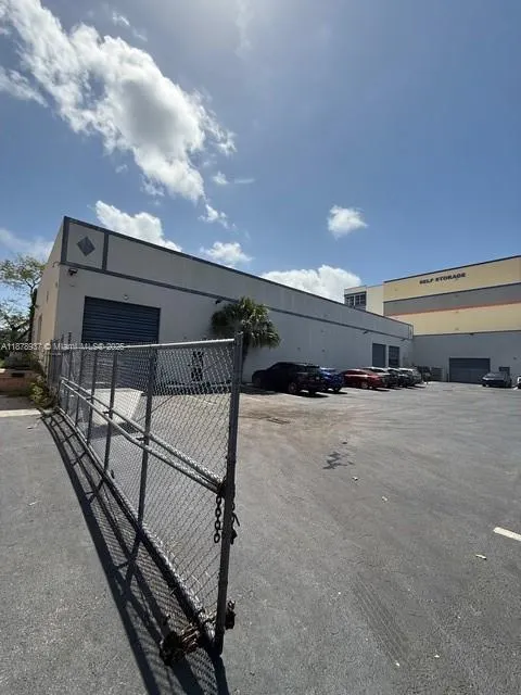 652 W Hallandale Beach Blvd