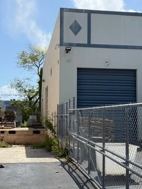 652 W Hallandale Beach Blvd