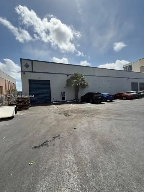 652 W Hallandale Beach Blvd