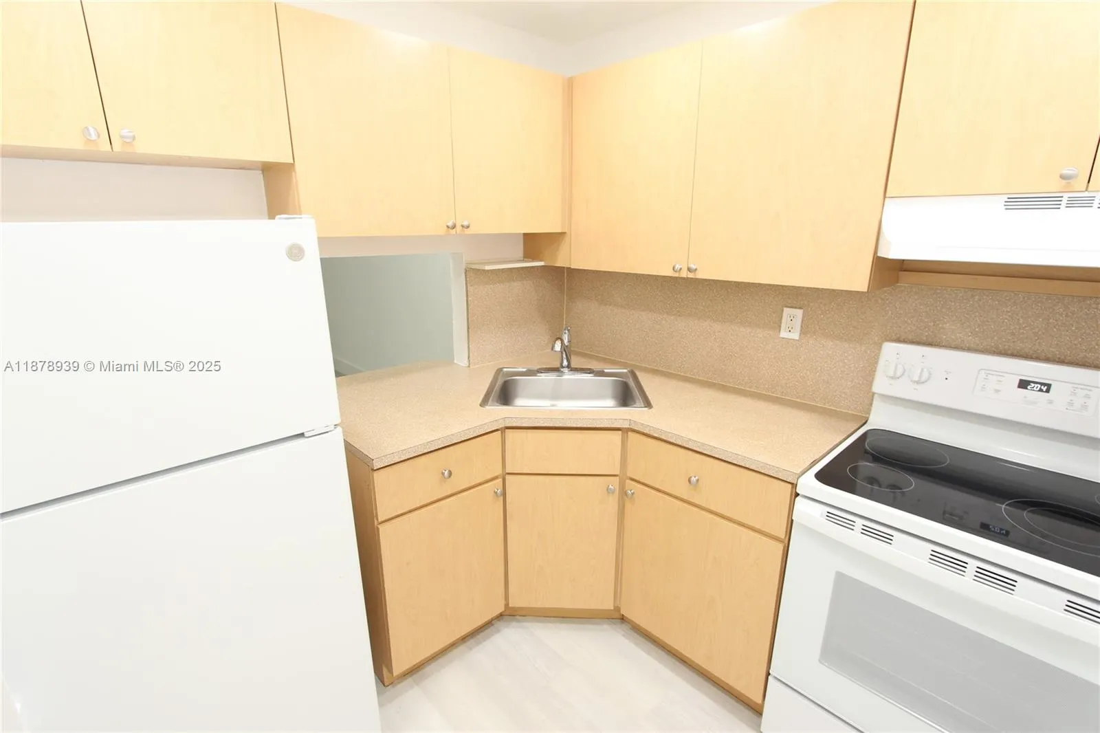 4550 NW 9th St, #117E