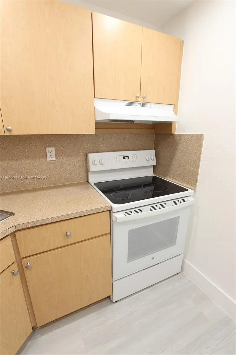 4550 NW 9th St, #117E