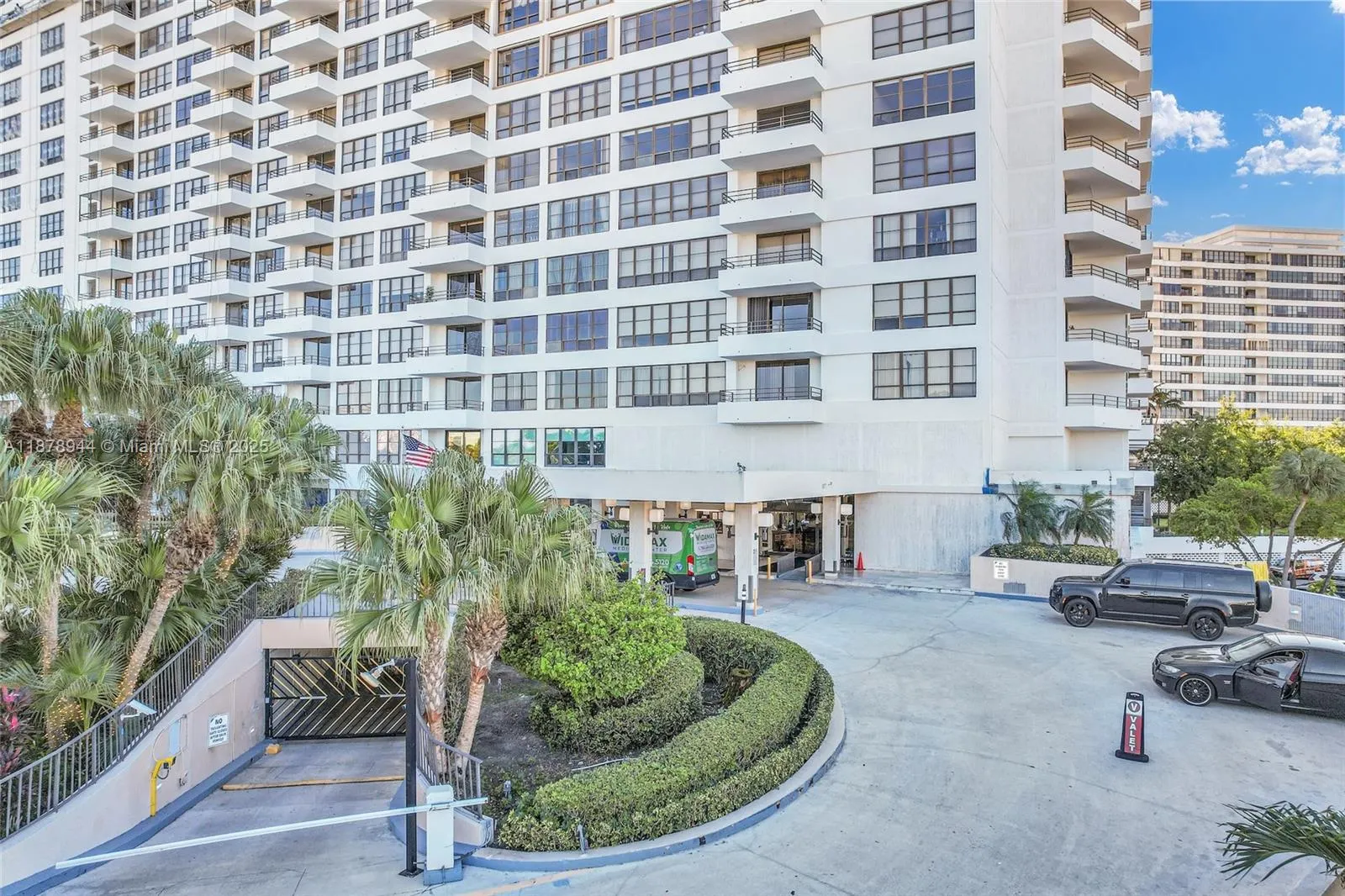 2500 Parkview Dr, #2411