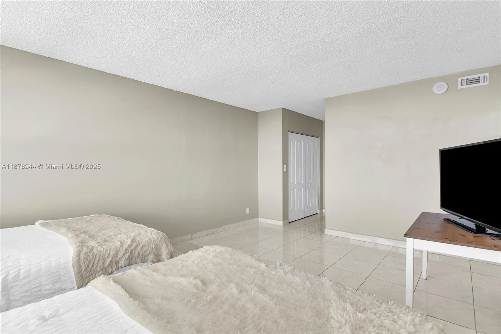 2500 Parkview Dr, #2411