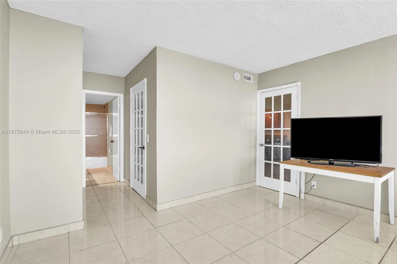 2500 Parkview Dr, #2411
