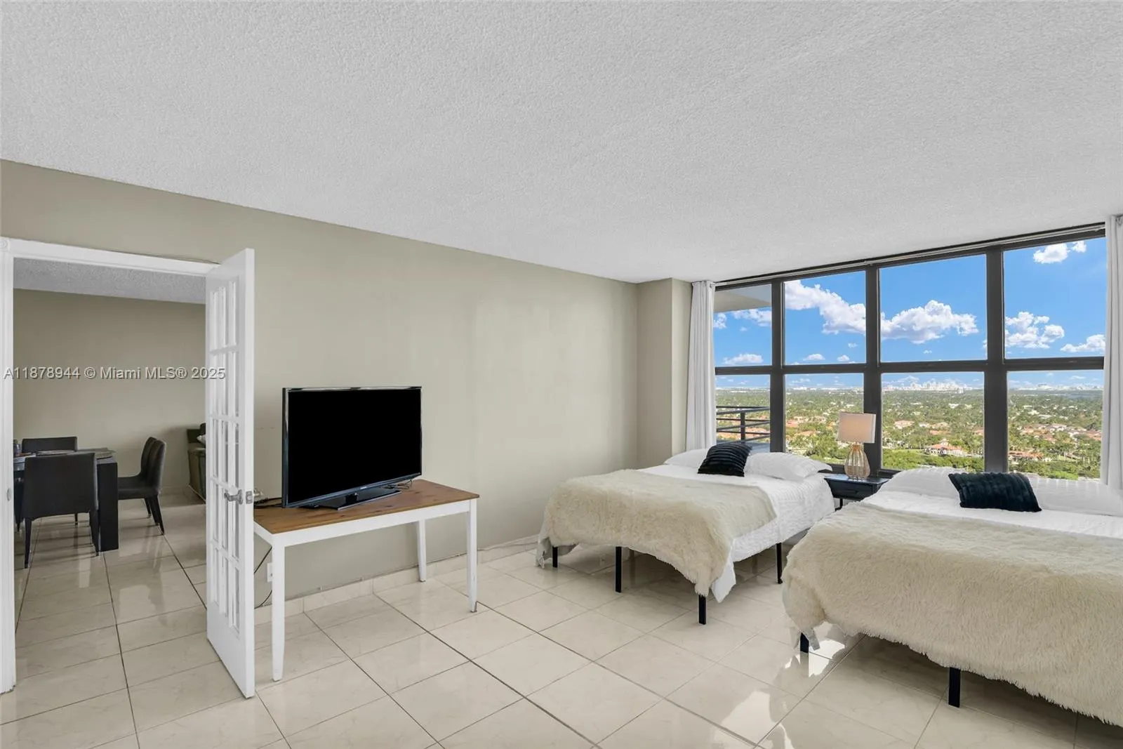 2500 Parkview Dr, #2411