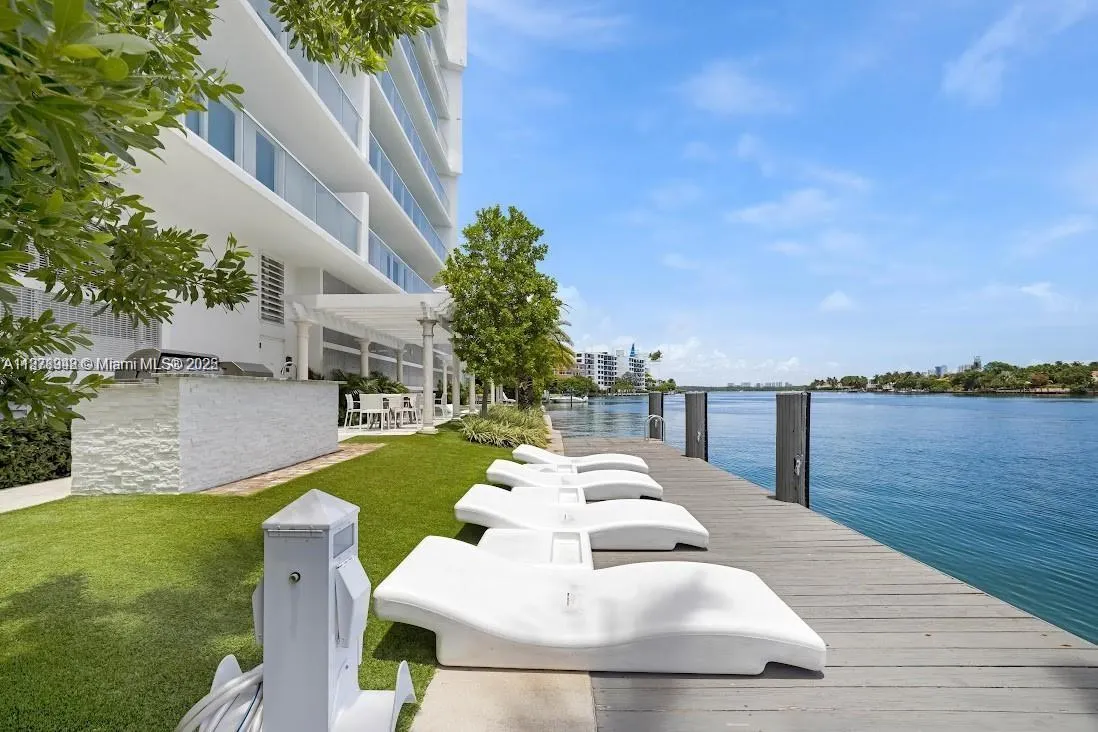 9821 E BAY HARBOR DR, #502