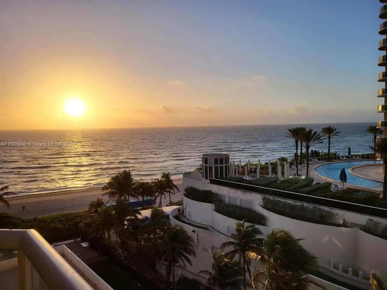 17275 Collins Ave, #804