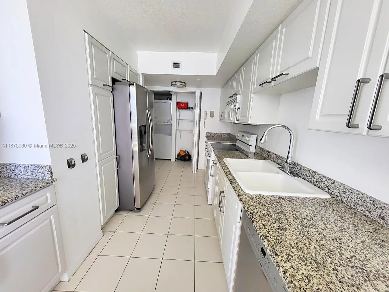 17275 Collins Ave, #804