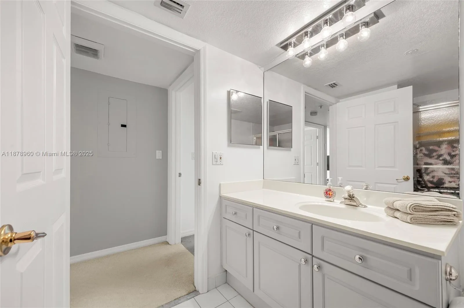 17275 Collins Ave, #804