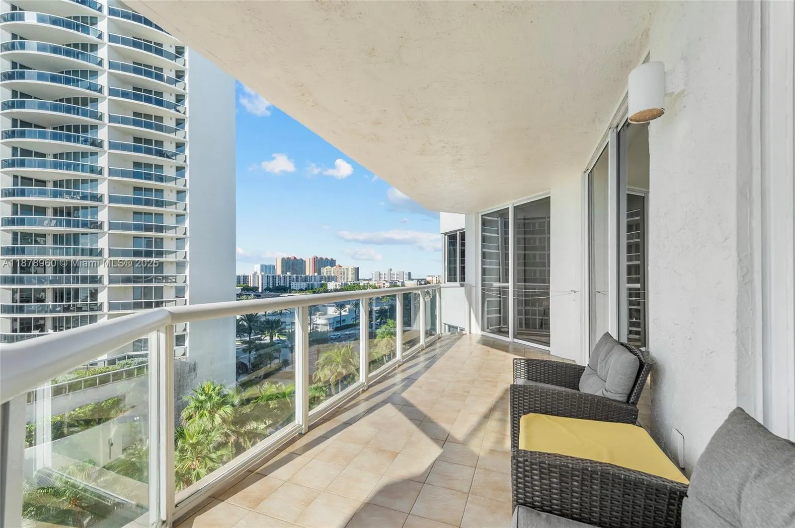 17275 Collins Ave, #804