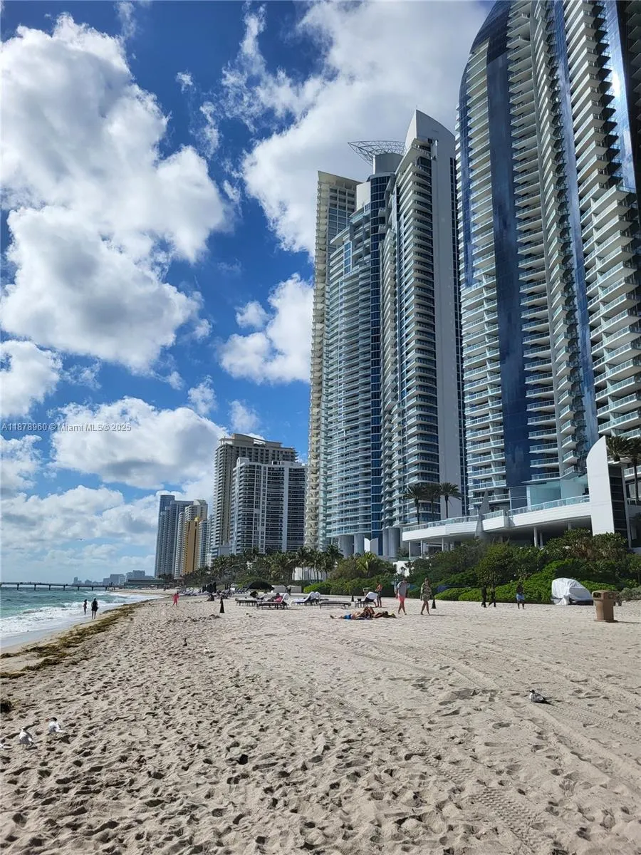 17275 Collins Ave, #804