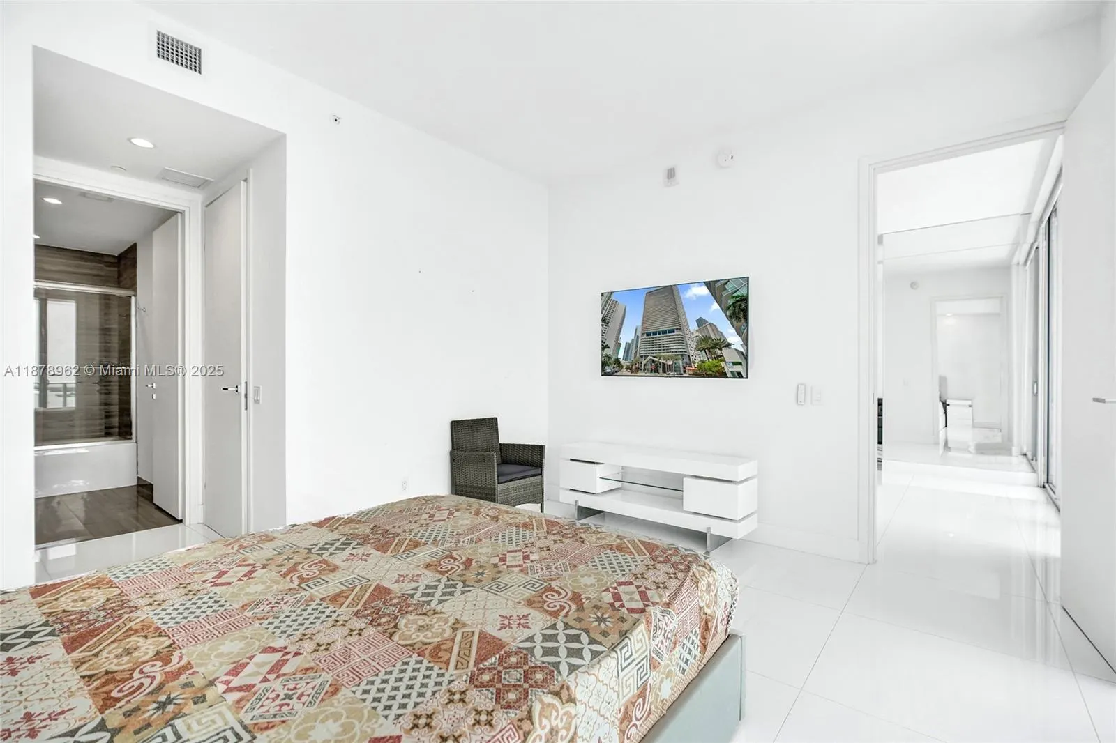 1300 Brickell Bay Dr, #3902