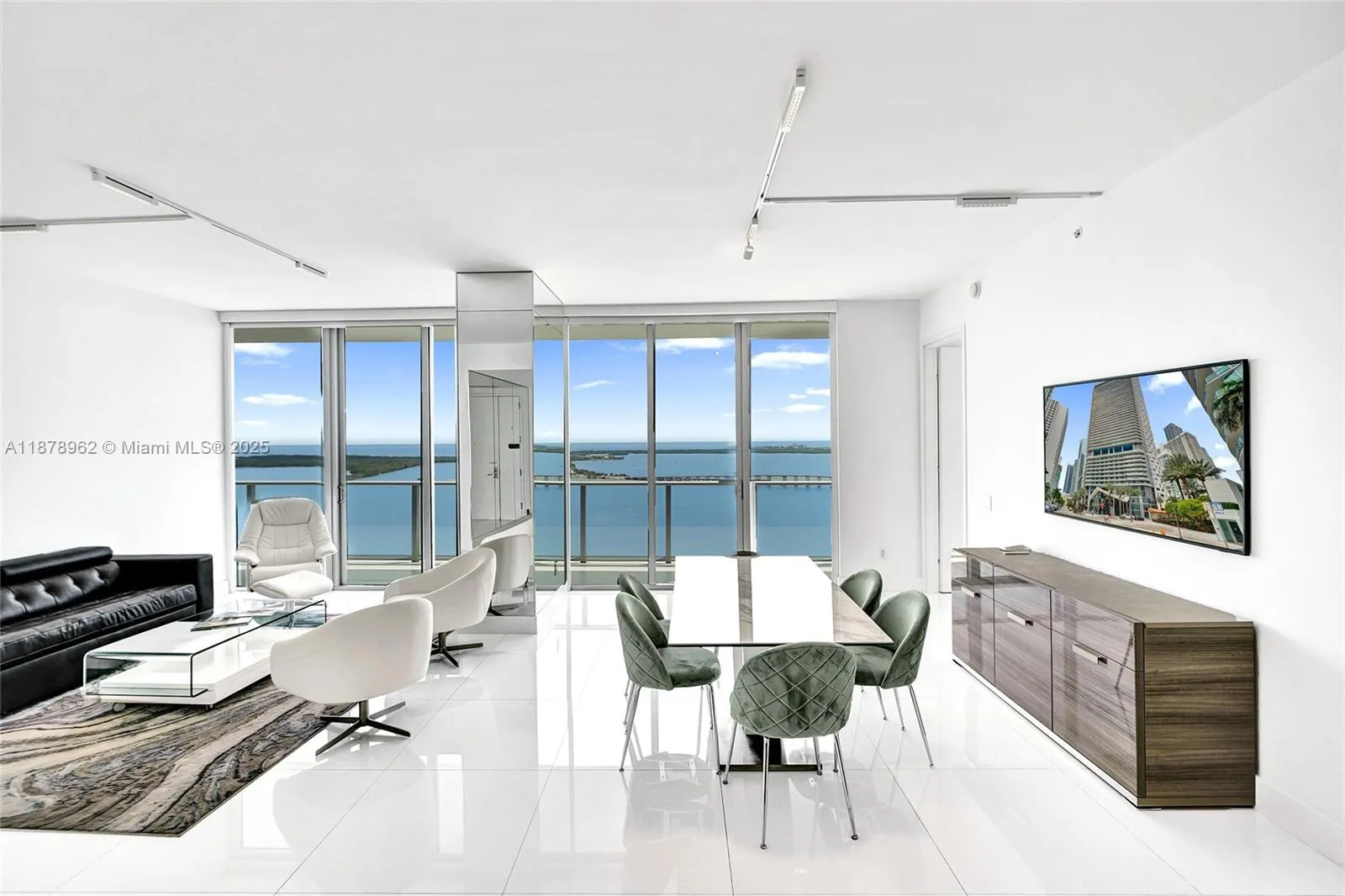1300 Brickell Bay Dr, #3902