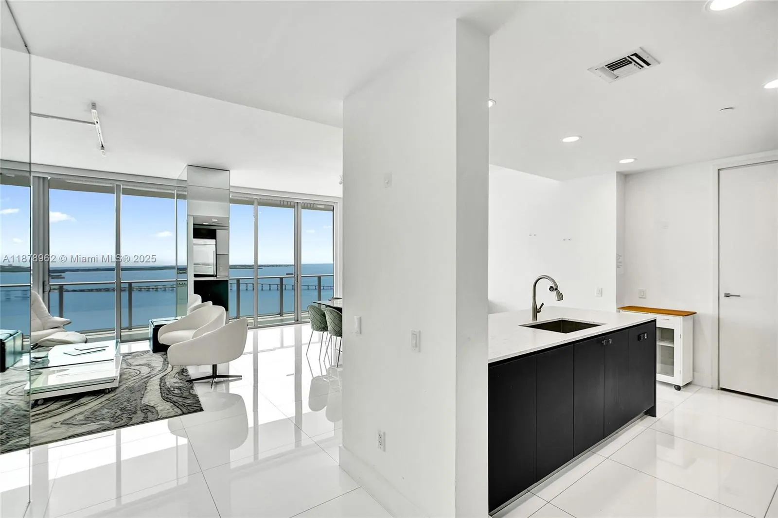 1300 Brickell Bay Dr, #3902
