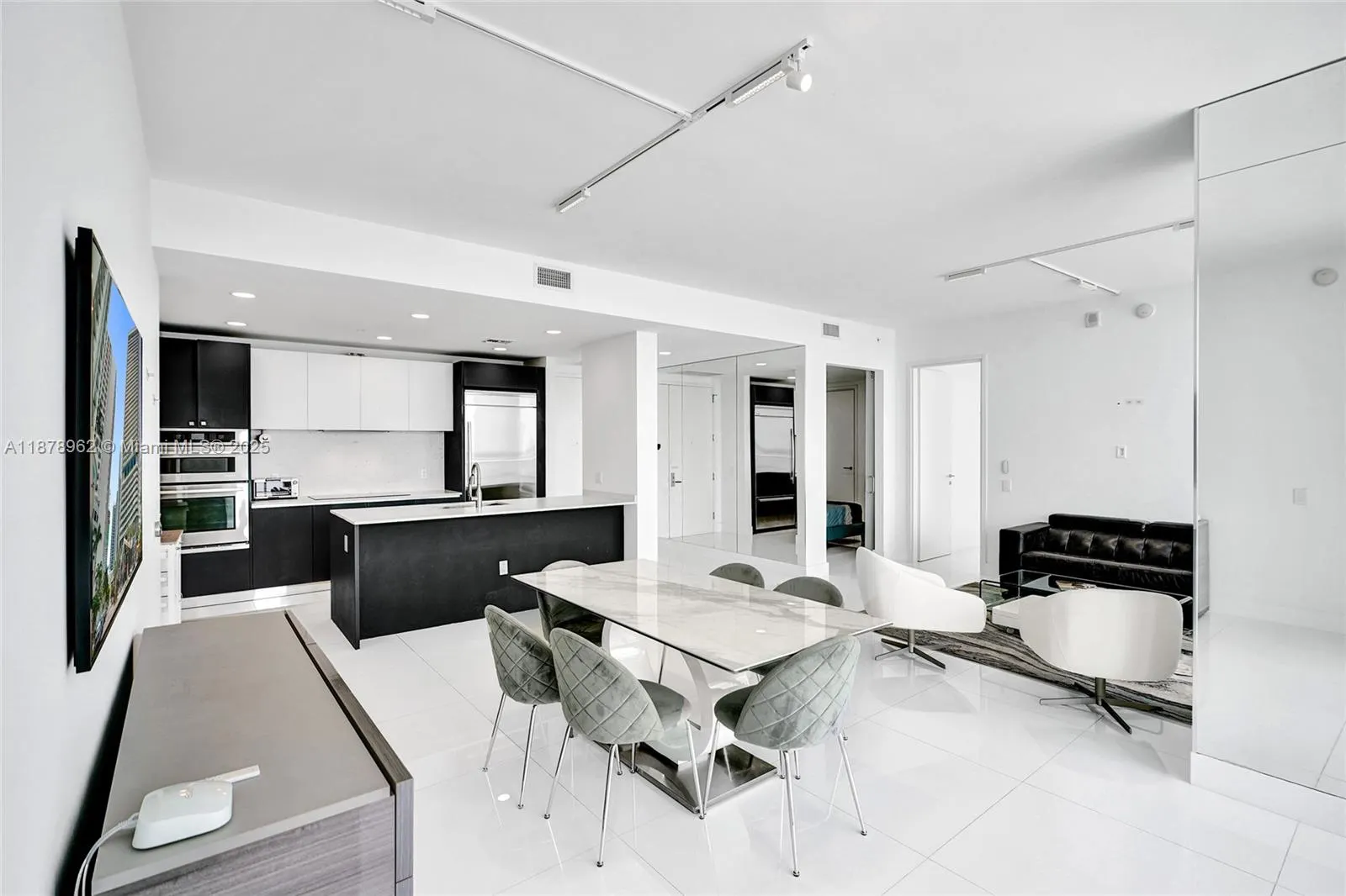 1300 Brickell Bay Dr, #3902