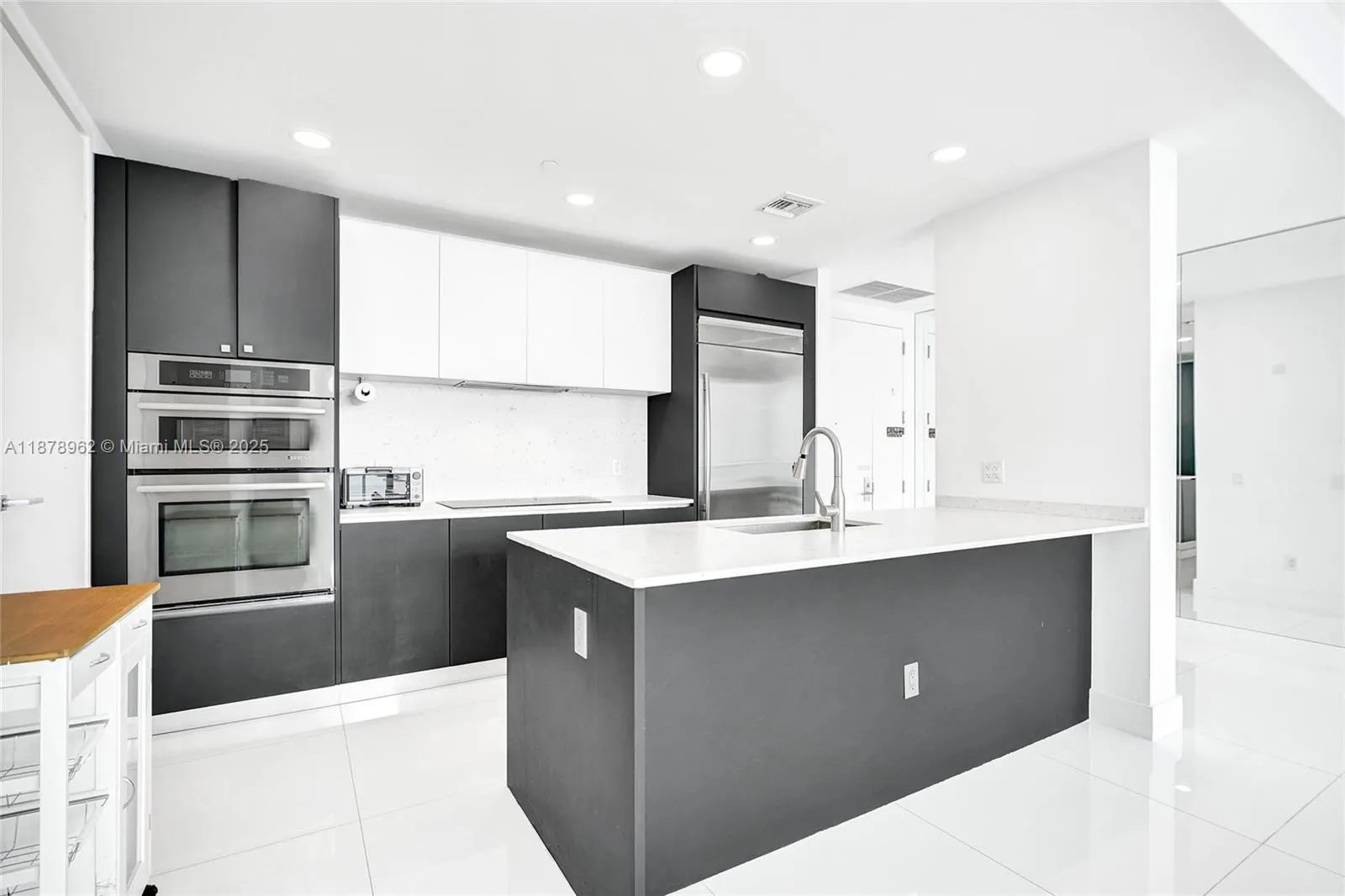 1300 Brickell Bay Dr, #3902
