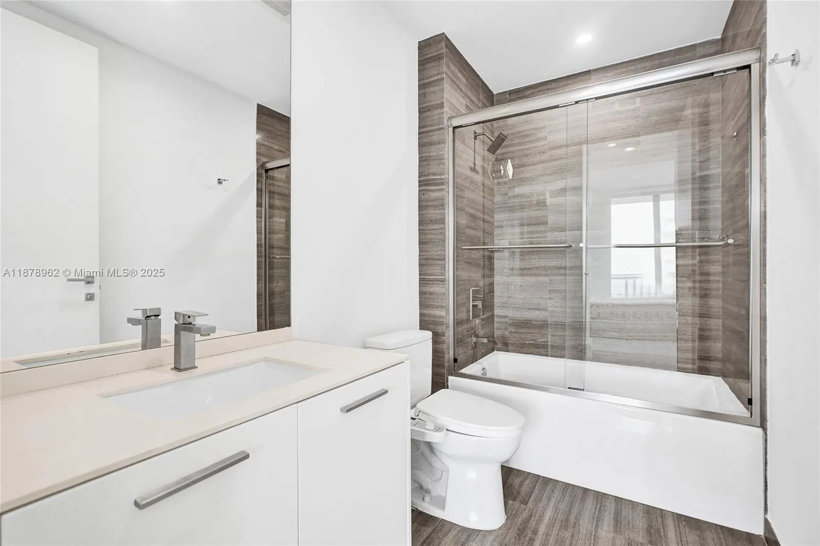 1300 Brickell Bay Dr, #3902