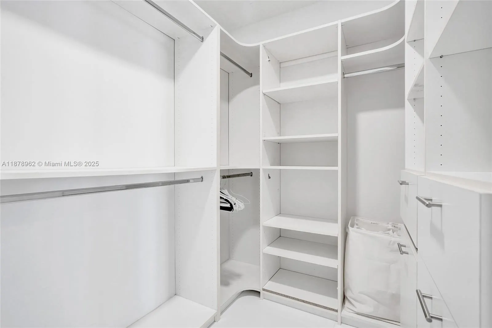 1300 Brickell Bay Dr, #3902