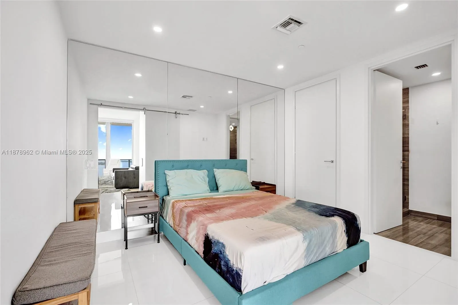 1300 Brickell Bay Dr, #3902