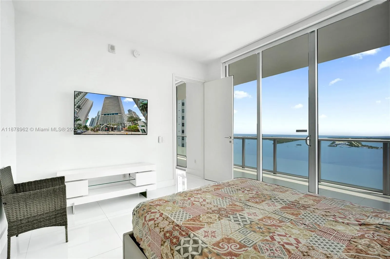 1300 Brickell Bay Dr, #3902