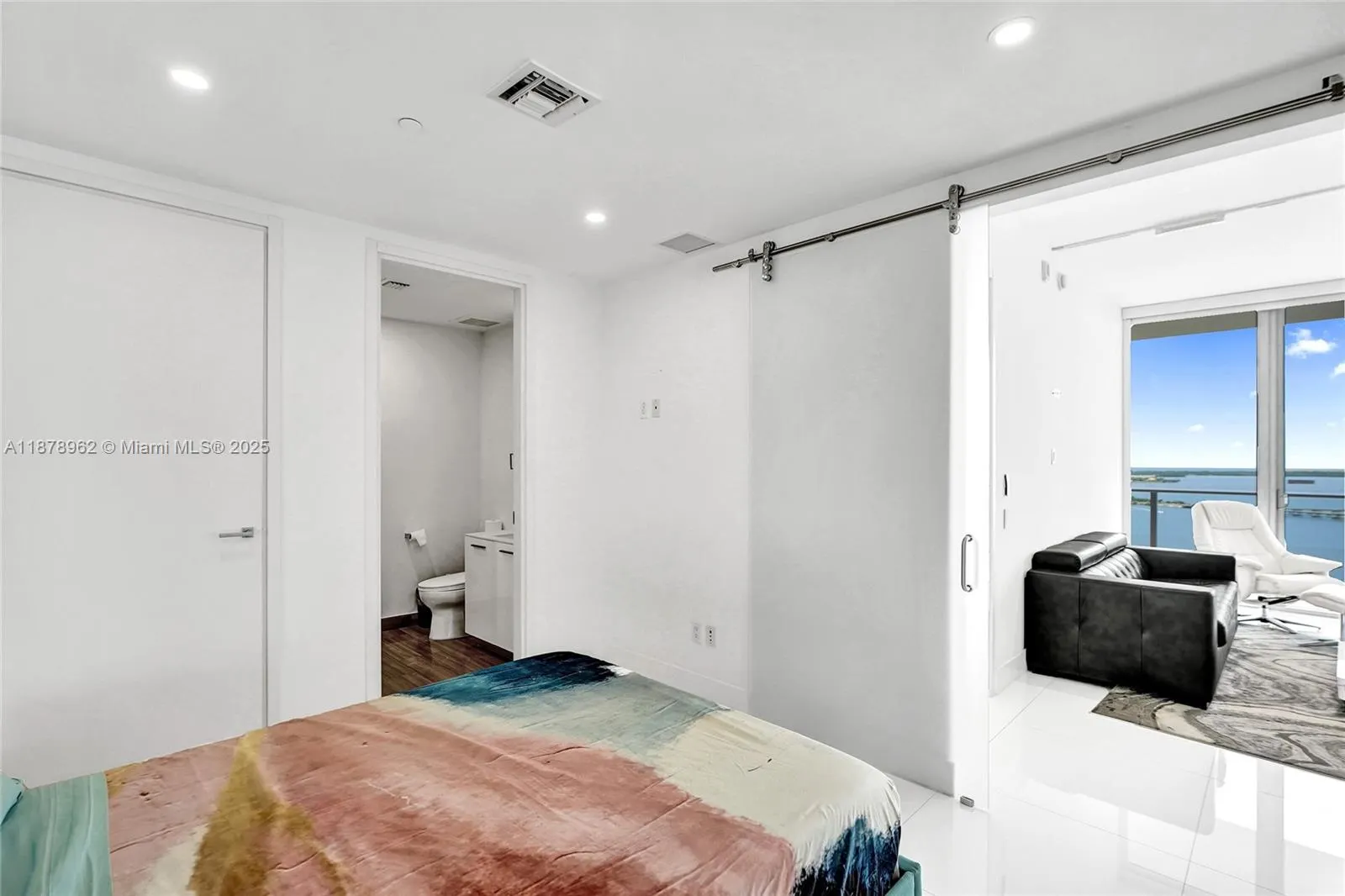 1300 Brickell Bay Dr, #3902