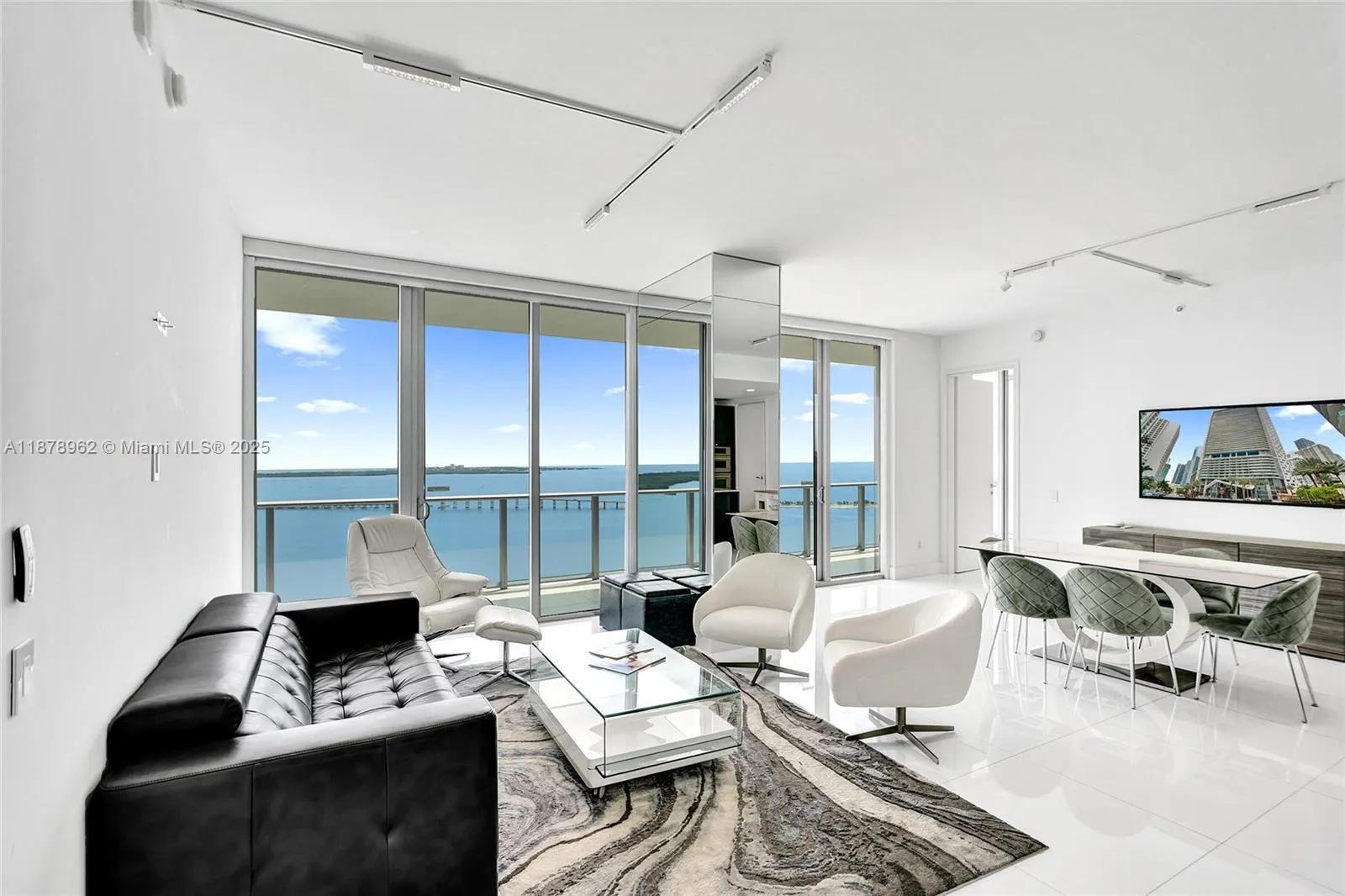 1300 Brickell Bay Dr, #3902