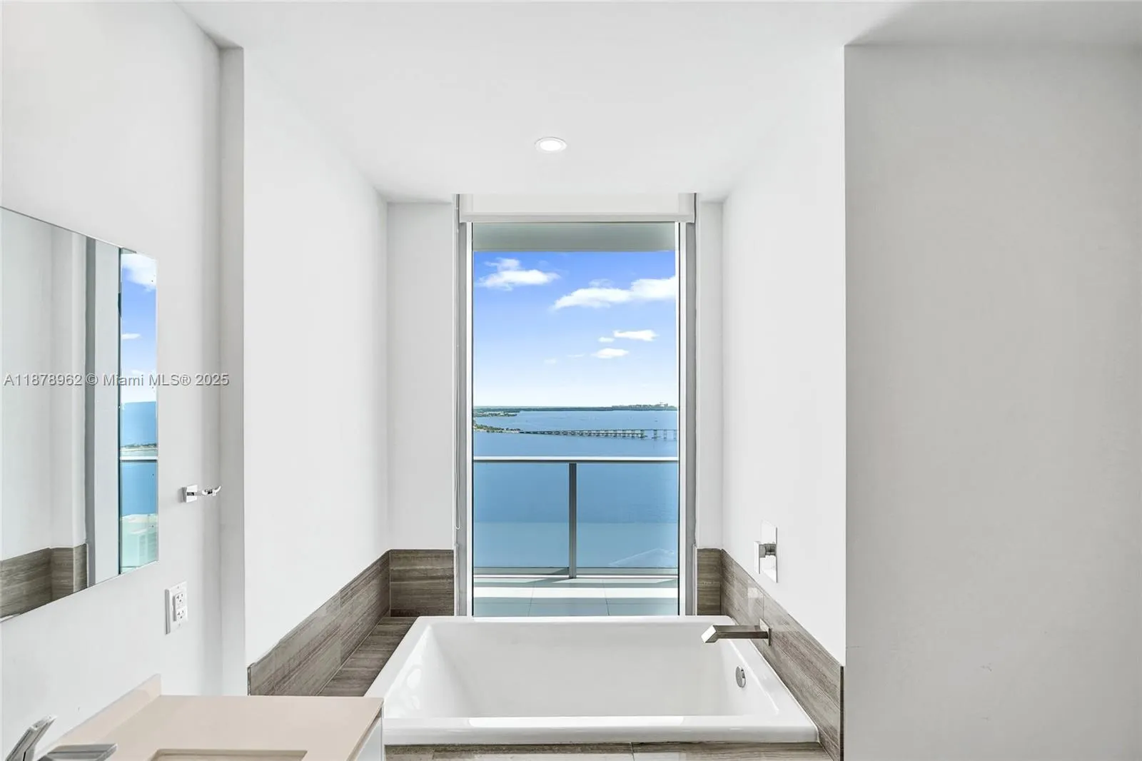 1300 Brickell Bay Dr, #3902