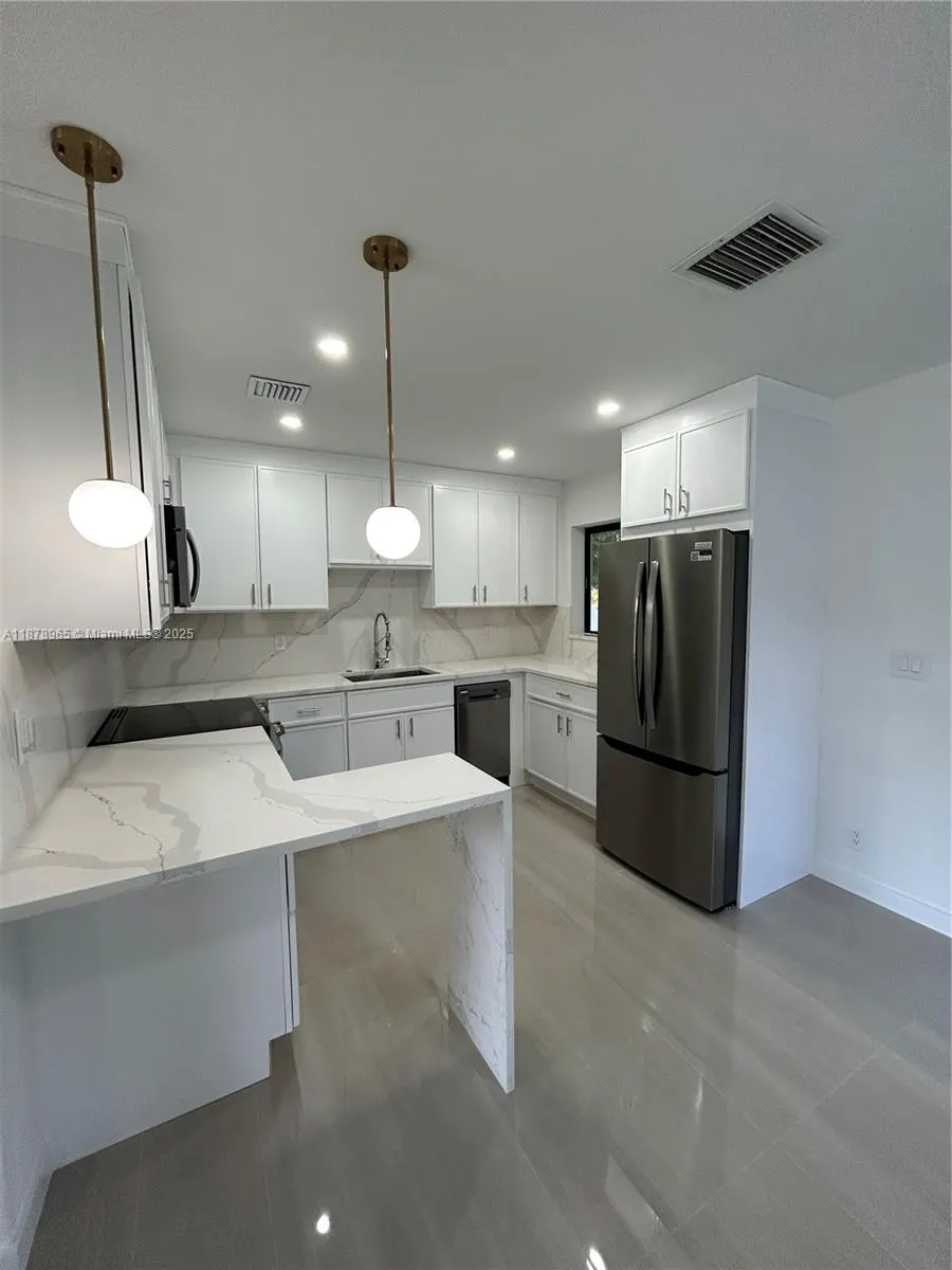 2917 NW 6th Ave