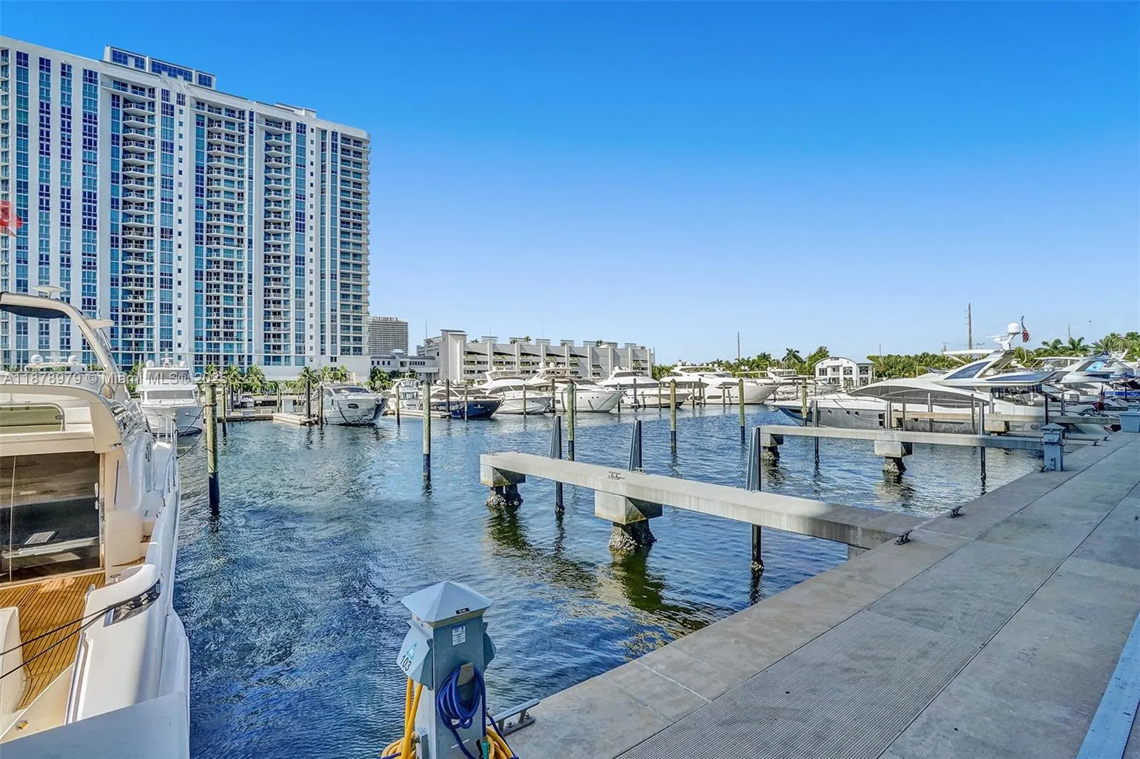 17301 Biscayne Blvd, #1207