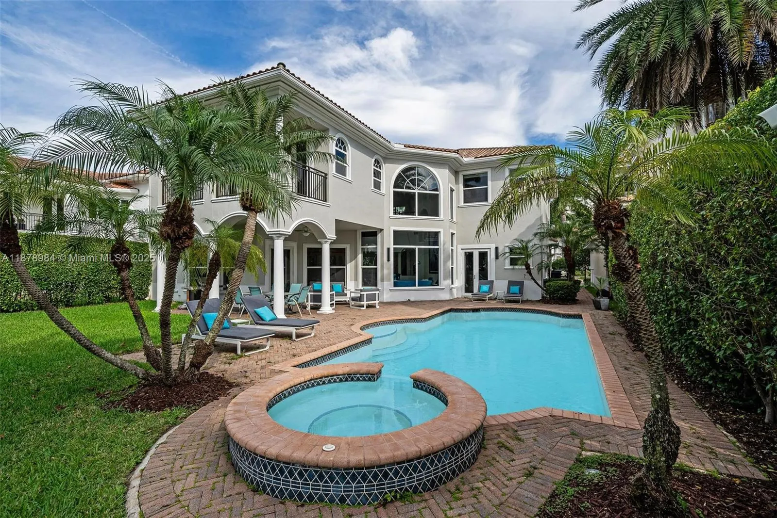 1260 Hatteras Ln