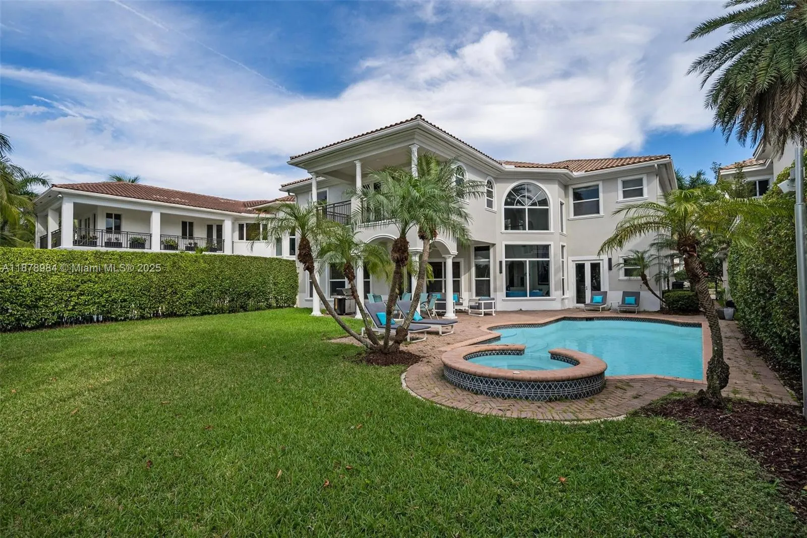 1260 Hatteras Ln