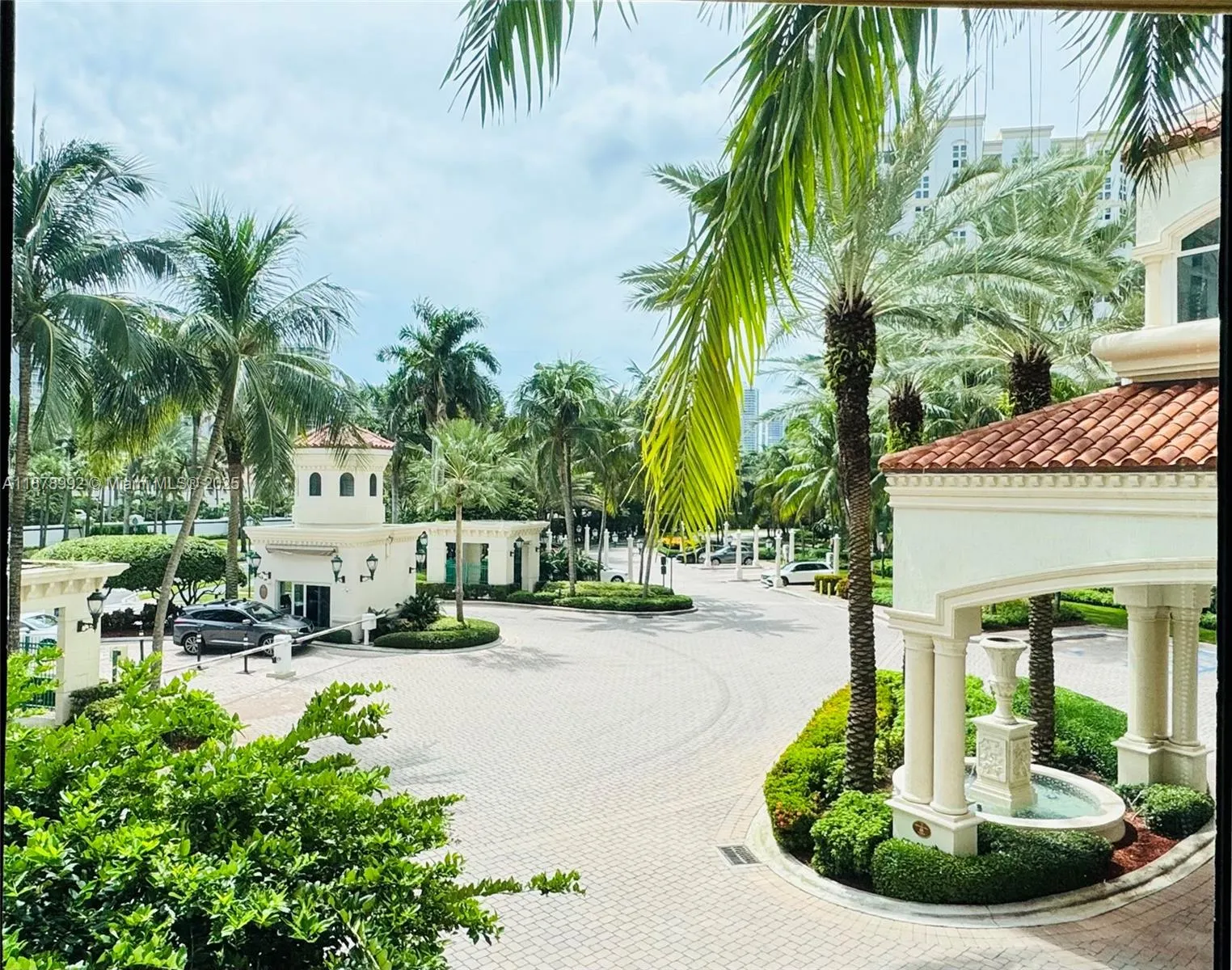 20000 E Country Club Dr, #209
