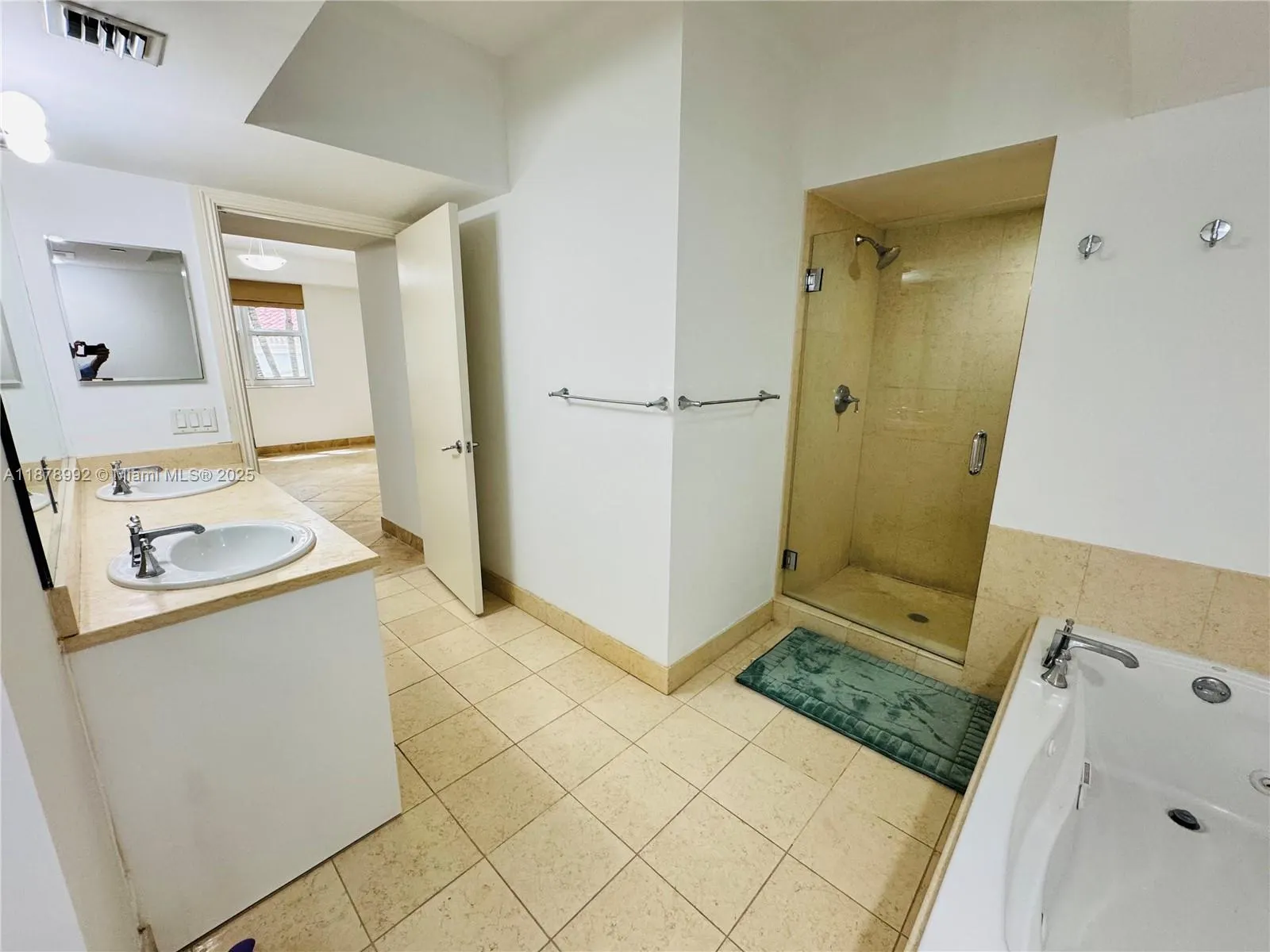 20000 E Country Club Dr, #209
