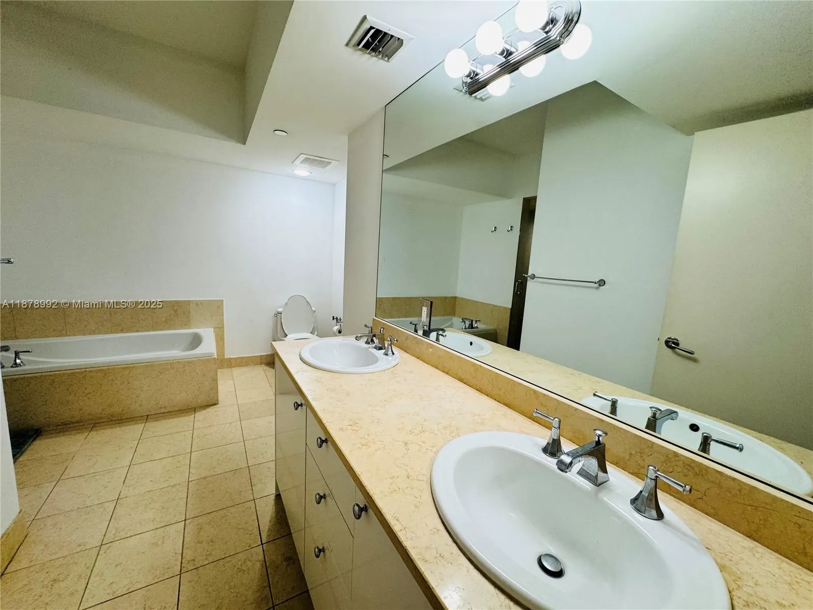 20000 E Country Club Dr, #209