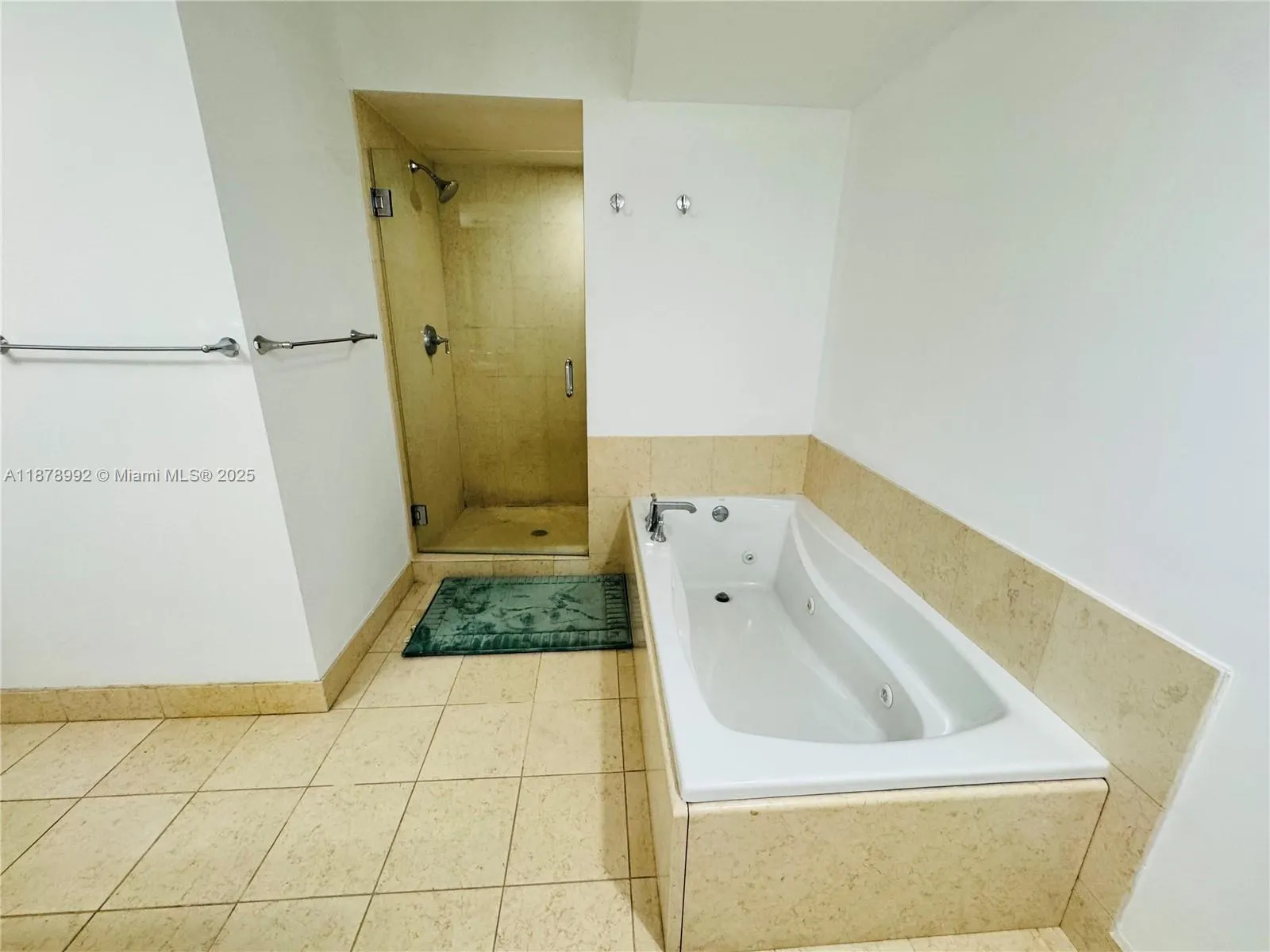 20000 E Country Club Dr, #209