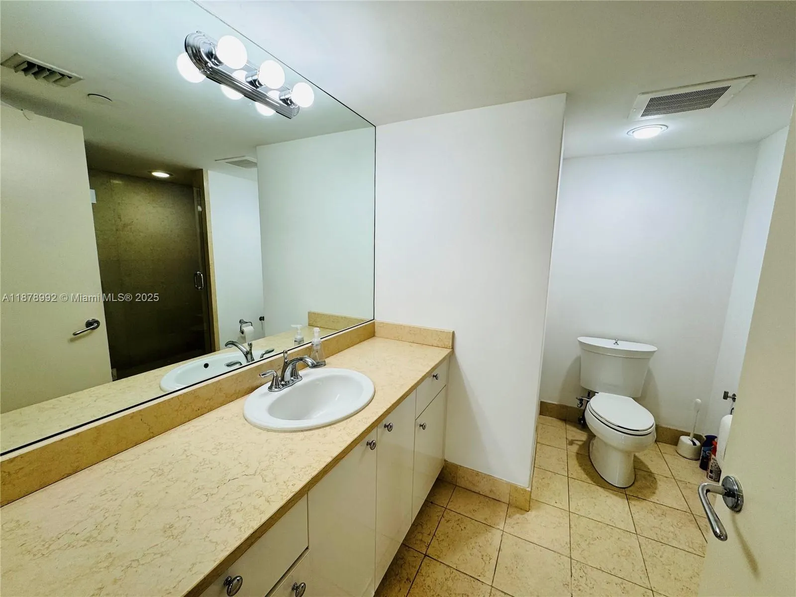 20000 E Country Club Dr, #209