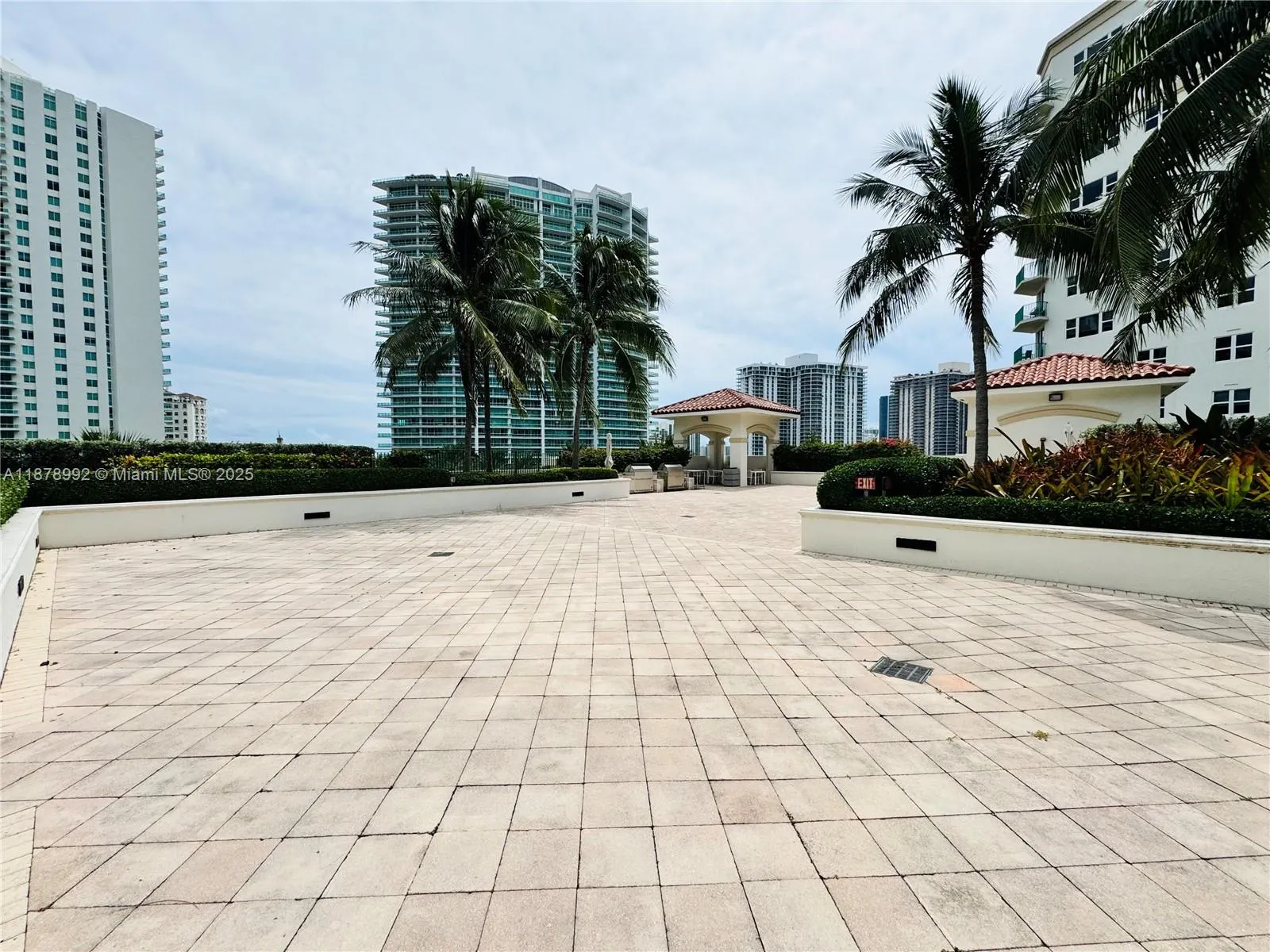 20000 E Country Club Dr, #209