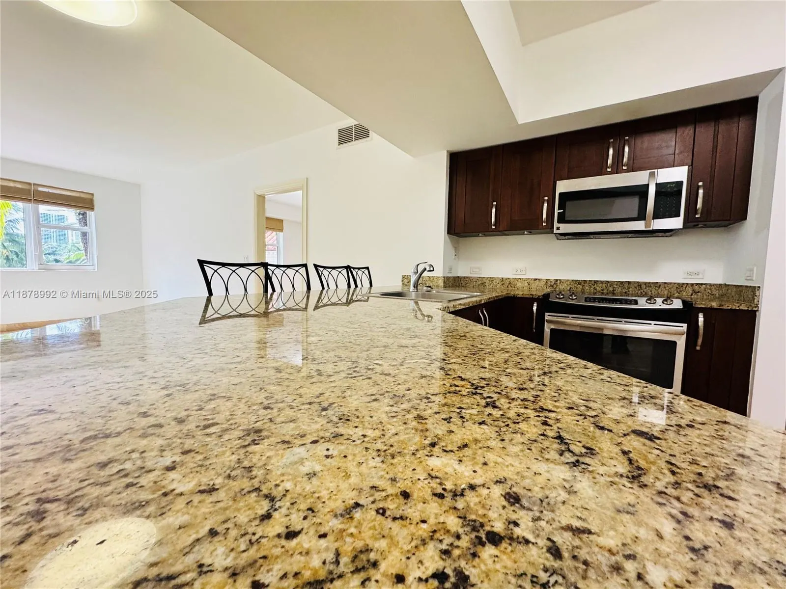 20000 E Country Club Dr, #209