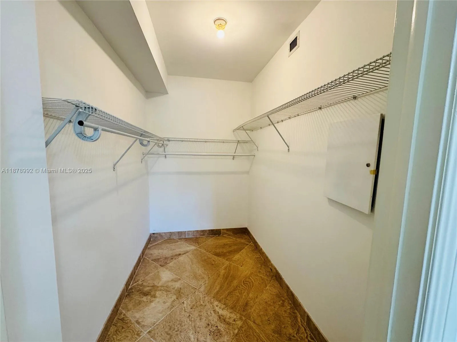 20000 E Country Club Dr, #209