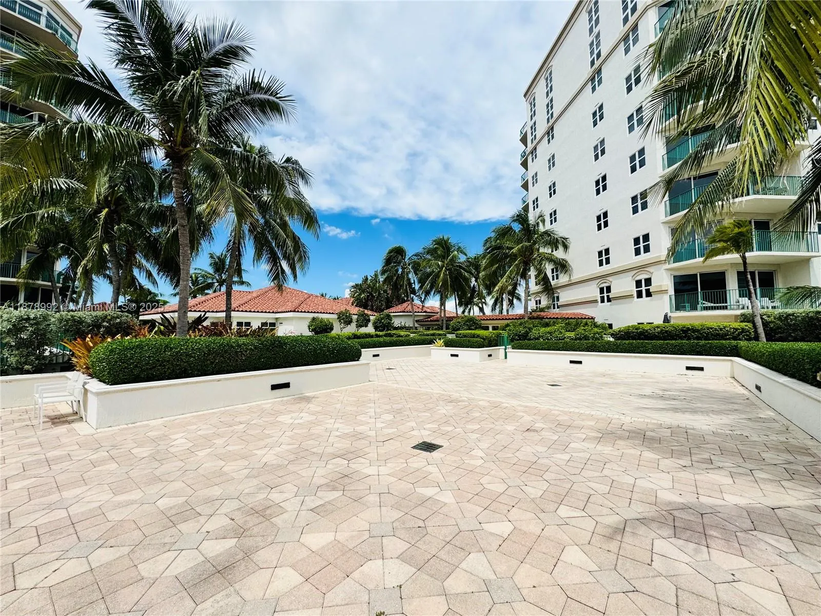 20000 E Country Club Dr, #209