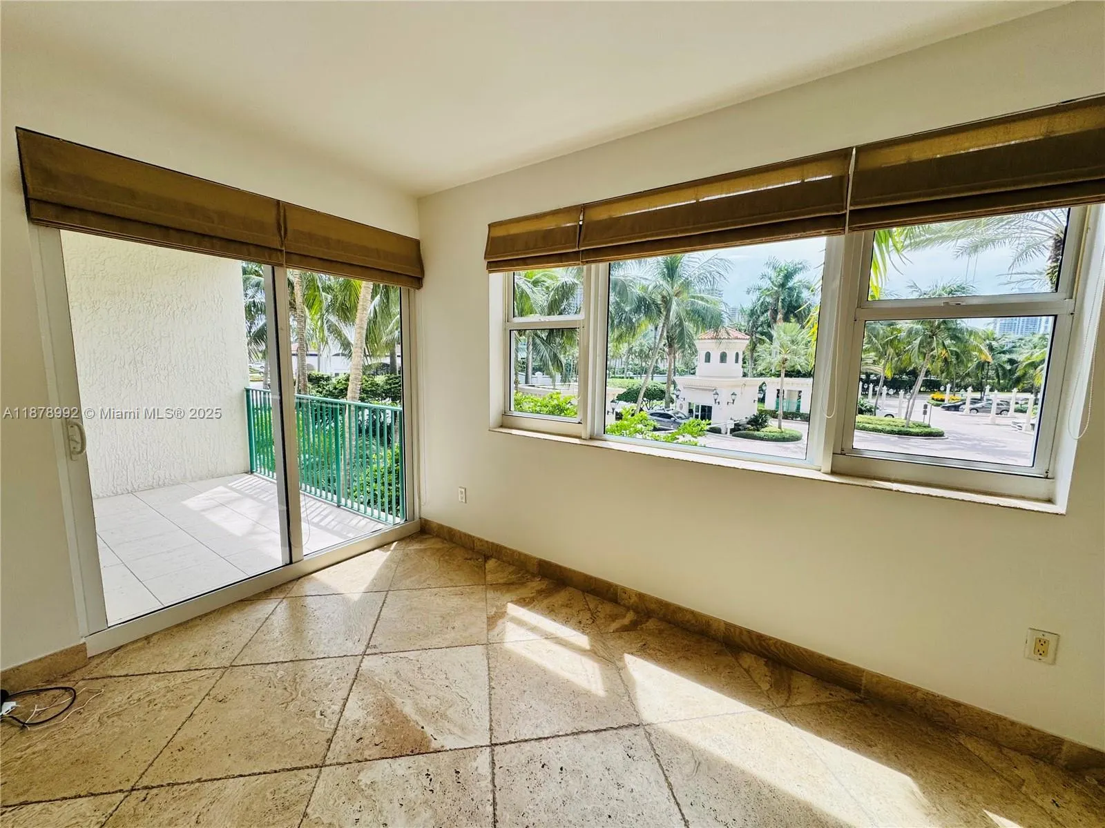 20000 E Country Club Dr, #209