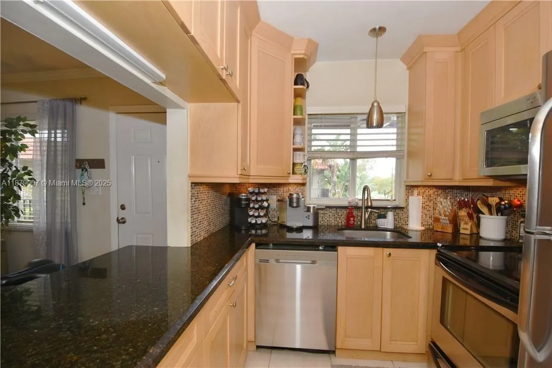 3050 NE 5th Ter, #8